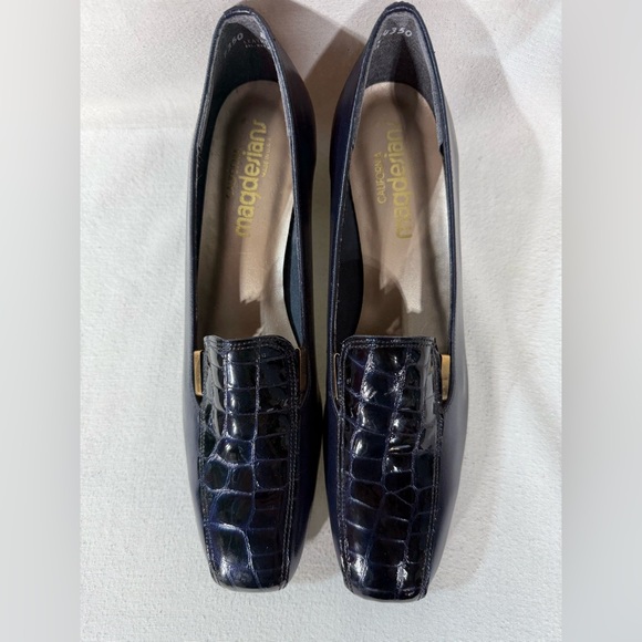 California Magsesia Navy Blue Women's Loafers Size 8.5 - Picture 1 of 9